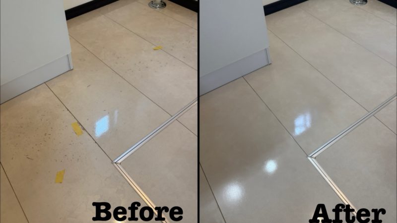 原状回復工事 洗面室フロアタイル 打痕・シミ多数の傷補修 / 埼玉県上尾市